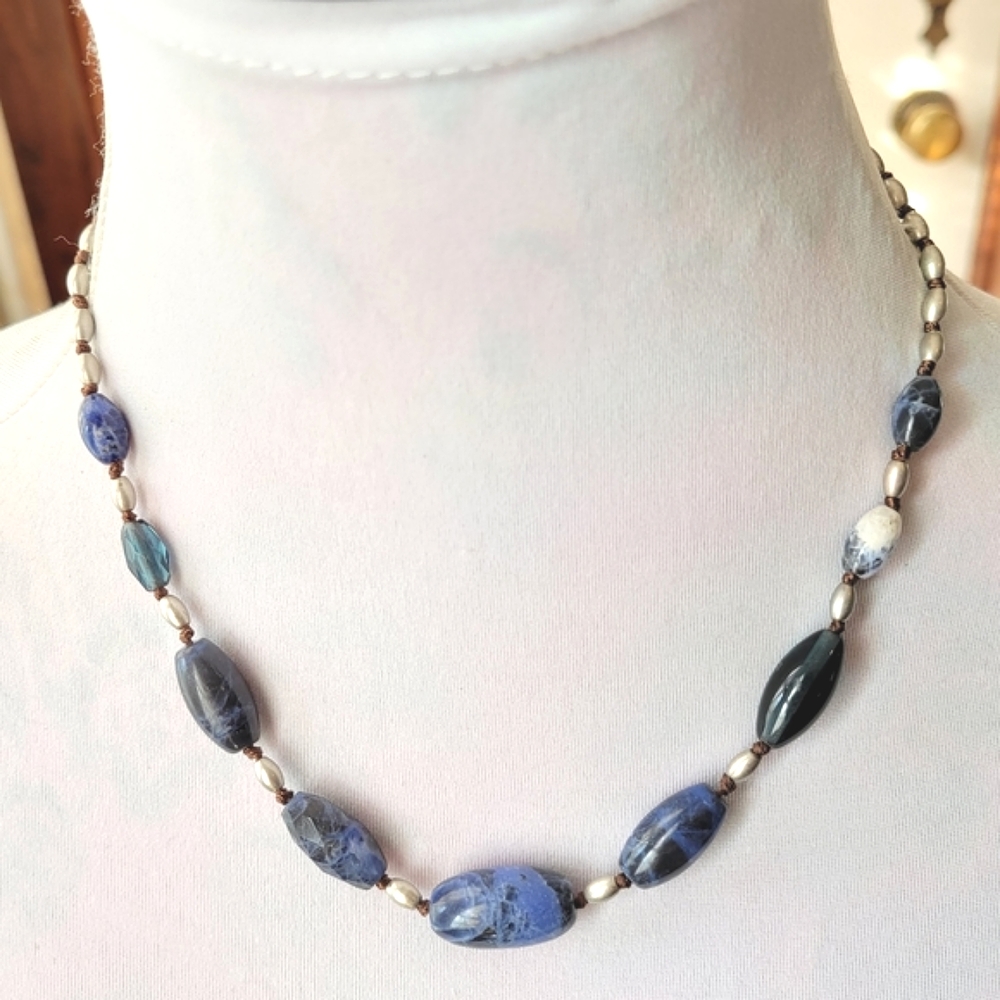 Kenneth Cole necklace Sodalite Reaction stone beaded silver tone blue
